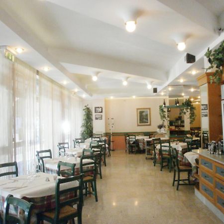 Hotel Manzoni Perugia Bagian luar foto
