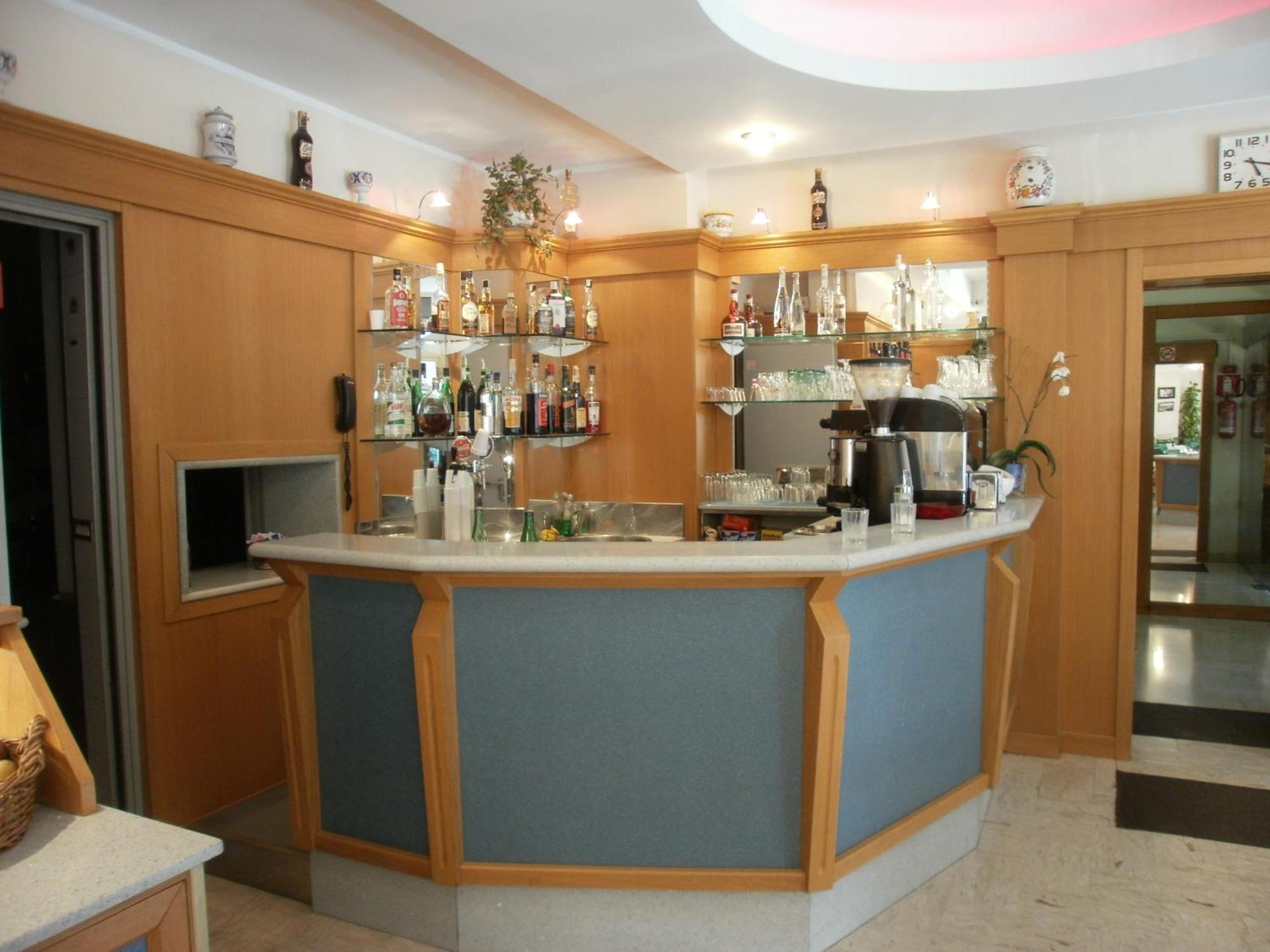 Hotel Manzoni Perugia Bagian luar foto