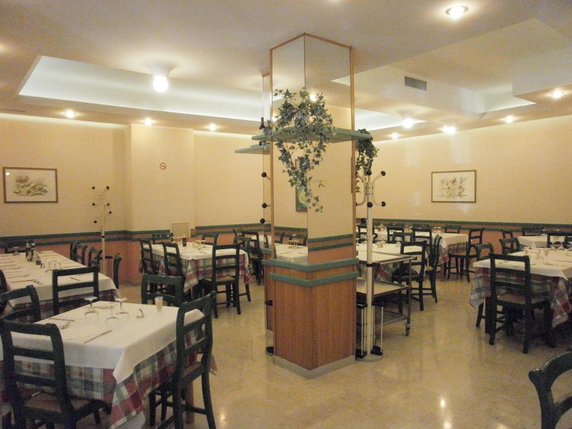 Hotel Manzoni Perugia Bagian luar foto
