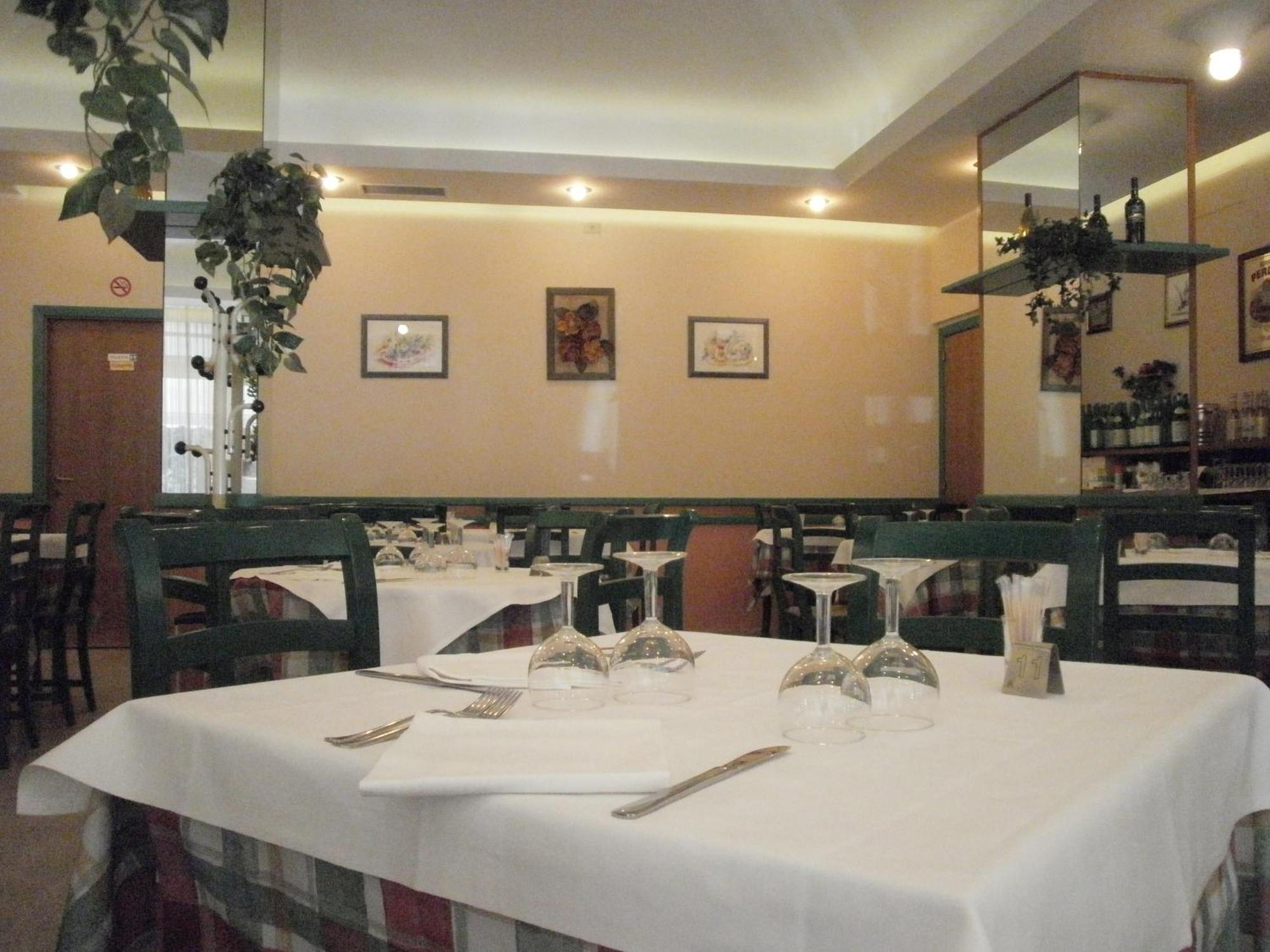 Hotel Manzoni Perugia Bagian luar foto