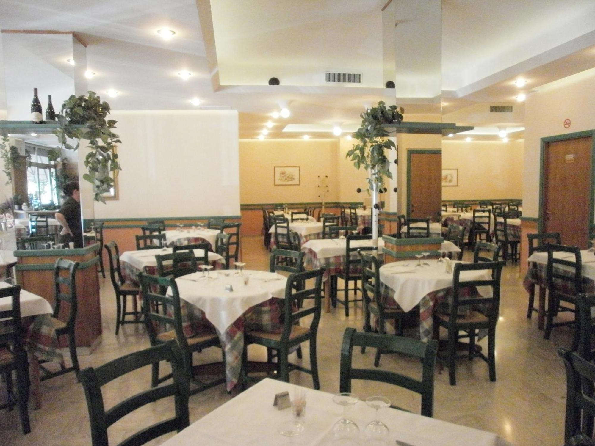 Hotel Manzoni Perugia Bagian luar foto